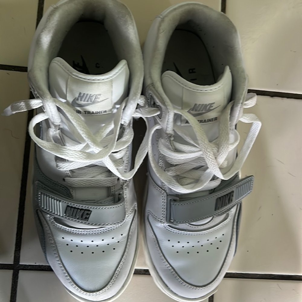 Men’s size 8.5 Nike air trainers